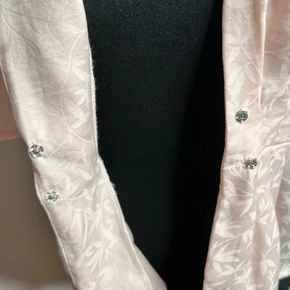 ASTR Blush Pink Satin Pleated Front V Neck Tie Kimono Top - Picture 11 of 14